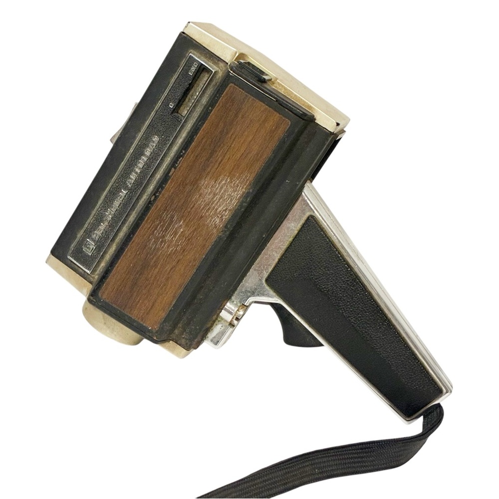 Vintage BELL & HOWELL MODEL‎ 372 HANDHELD 8mm VIDEO CAMERA UNTESTED